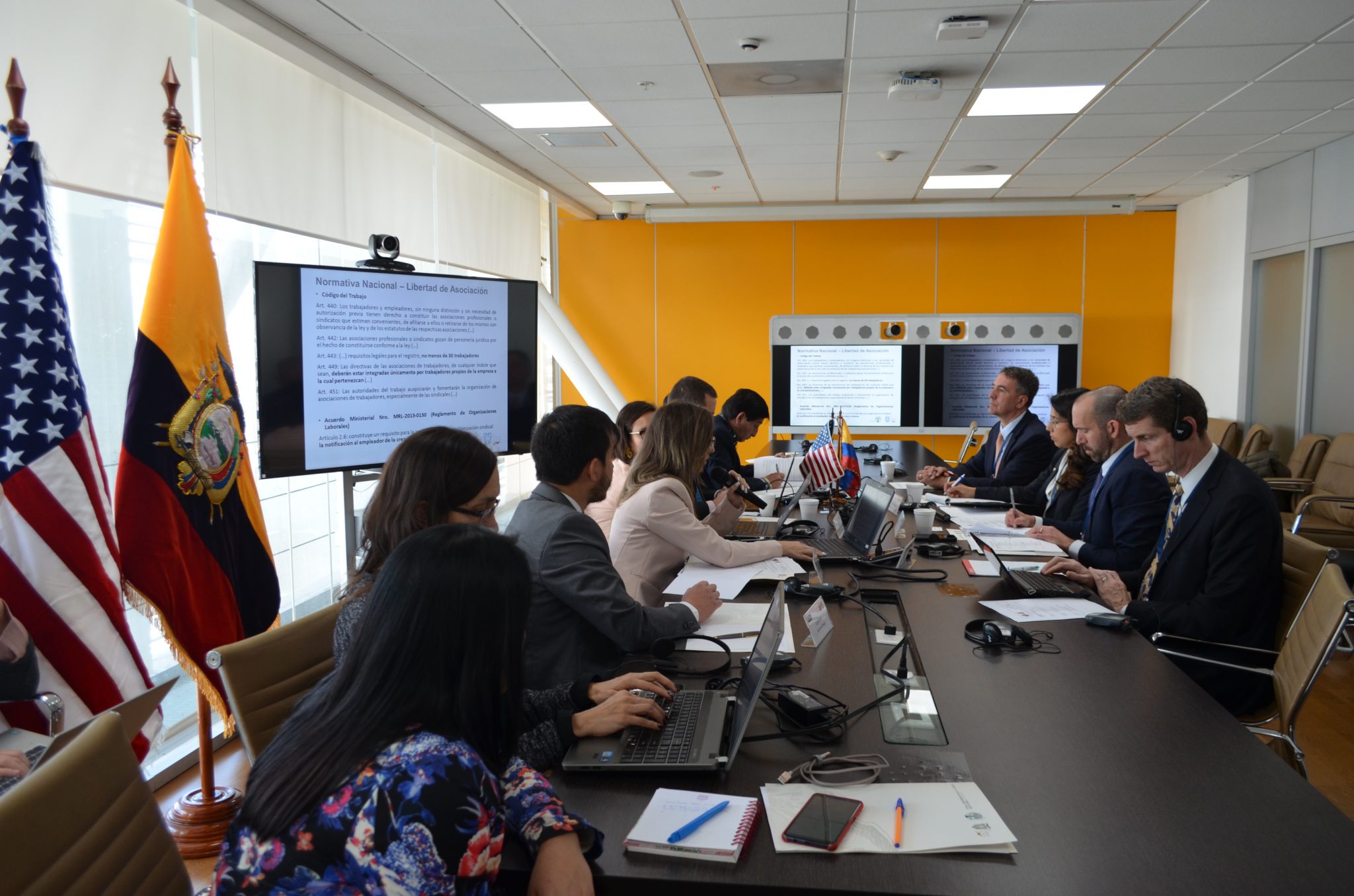 Ecuador inicia mesas técnicas del Consejo de Comercio e